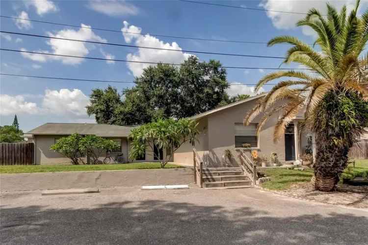 Multi-family house For Sale in Clearwater, Florida