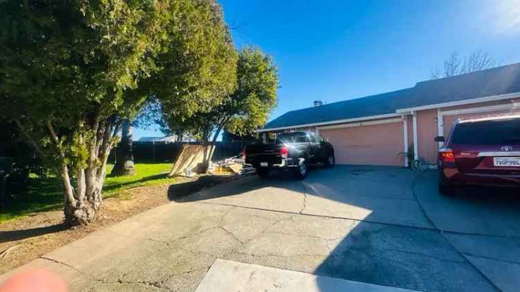 Multi-family house For Sale in Elk Grove, California