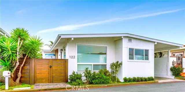 Single-family house For Sale in 122, Yorktown, Newport Beach, California