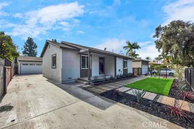 Single-family house For Sale in 1226, West Walnut Street, Santa Ana, California