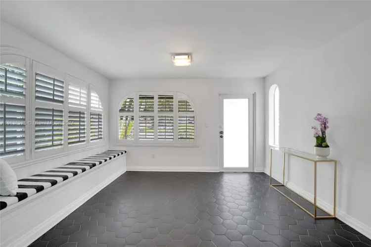 Single-family house For Sale in Fort Lauderdale, Florida