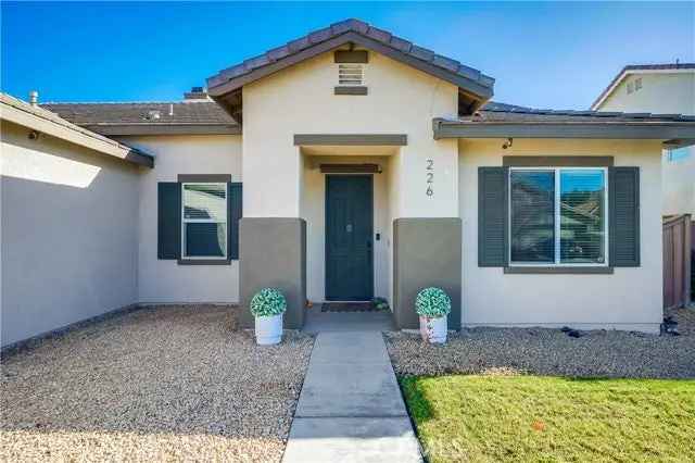 Single-family house For Sale in 226, La Amistad Way, Hemet, California