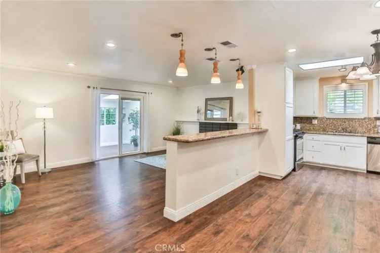 Single-family house For Sale in Huntington Beach, California