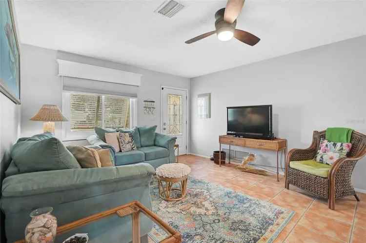 Single-family house For Sale in 1040, Acadia Road, South Venice, Florida