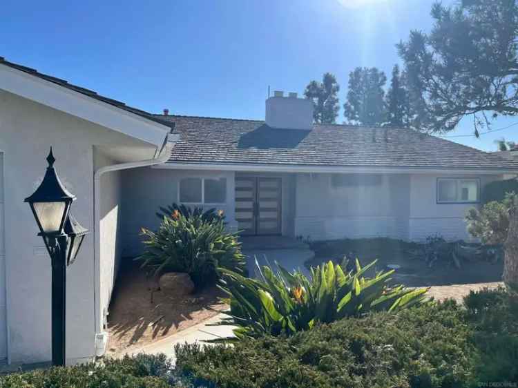 Single-family house For Sale in 6425, Crystalaire Drive, San Diego, California