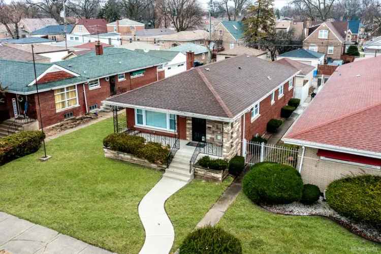 Single-family house For Sale in 12151, South Wentworth Avenue, Chicago, Illinois