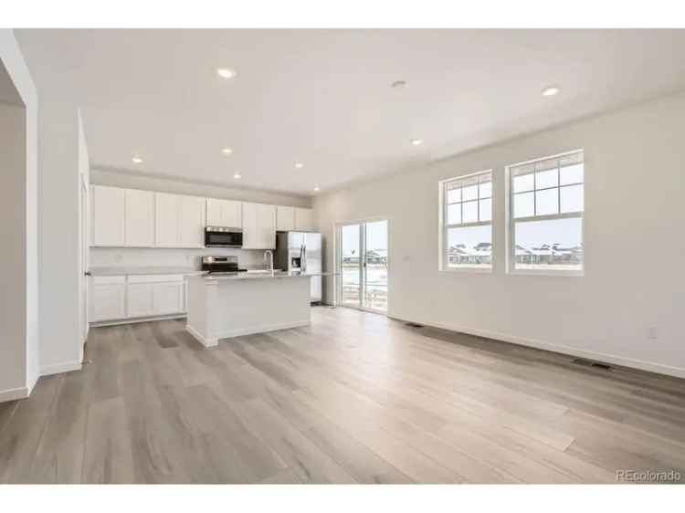 Single-family house For Sale in Commerce City, Colorado