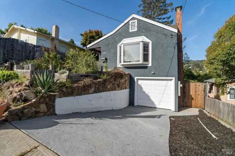 Single-family house For Sale in 4538, Tulip Avenue, Oakland, California