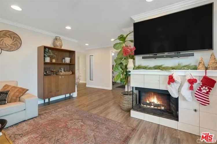 Condo For Sale in 5190, East Colorado Street, Long Beach, California