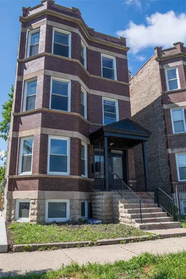 Multi-family house For Sale in 3839, West 14th Street, Chicago, Illinois