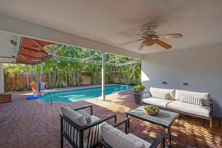 Single-family house For Sale in 5701, Northeast 22nd Way, Fort Lauderdale, Florida