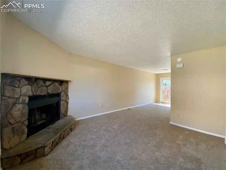 House For Sale in 3018, Starlight Circle, Colorado Springs, Colorado