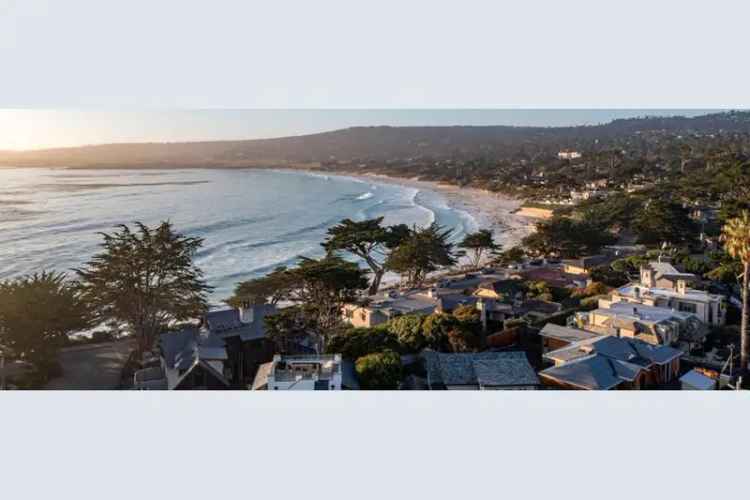 Single-family house For Sale in 2416, Bay View Avenue, Carmel Point, California