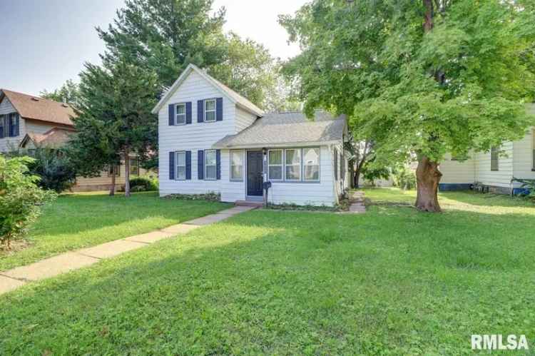 Single-family house For Sale in 1607, Pershing Boulevard, Clinton, Iowa