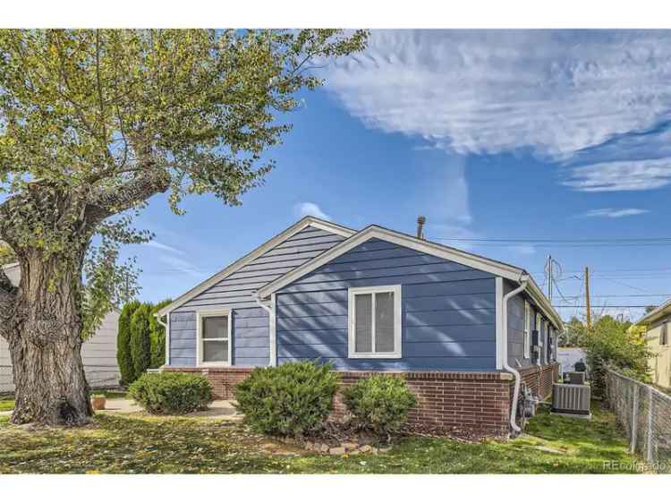 Multi-family house For Sale in Englewood, Colorado