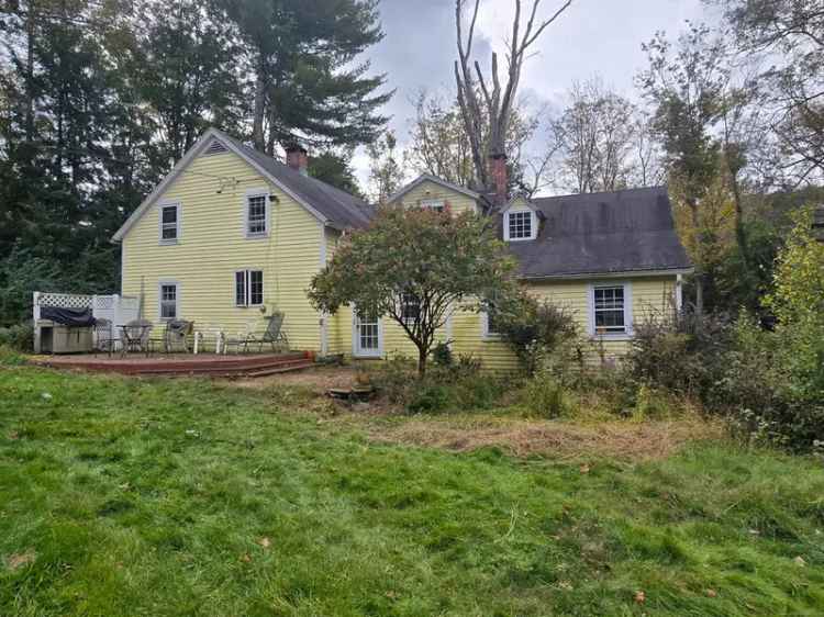 Single-family house For Sale in 26, Sanford Road, Newtown, Connecticut