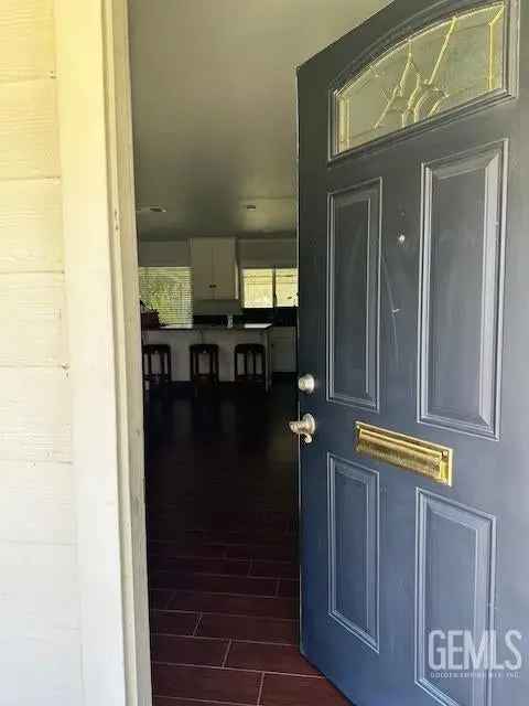 Single-family house For Sale in Bakersfield, California