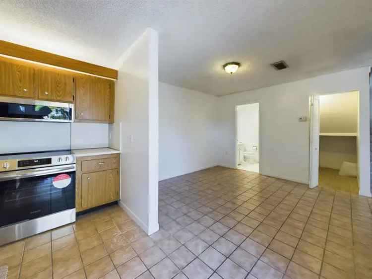 House For Sale in Palm Springs, Florida