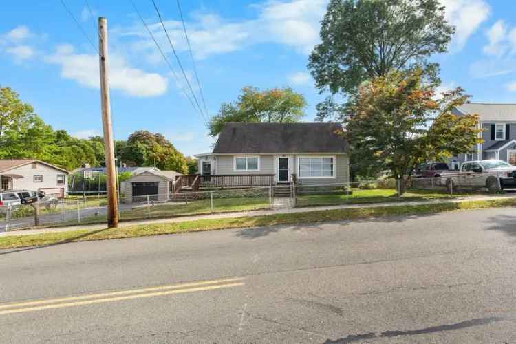 Single-family house For Sale in 91, West Avenue, Milford, Connecticut