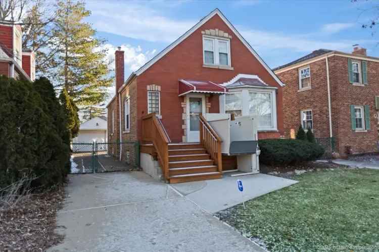 Single-family house For Sale in 9931, South Campbell Avenue, Chicago, Illinois