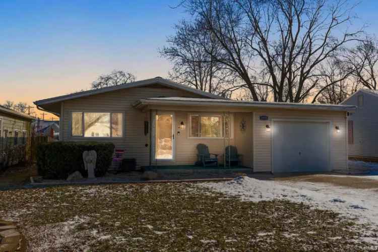 Single-family house For Sale in 1925, Sunnymede Drive, Fort Wayne, Indiana