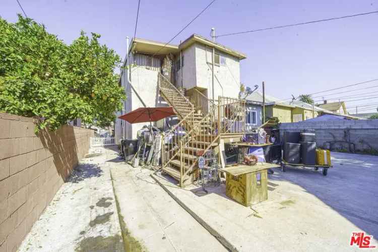 Multi-family house For Sale in 1208, East 34th Street, Los Angeles, California