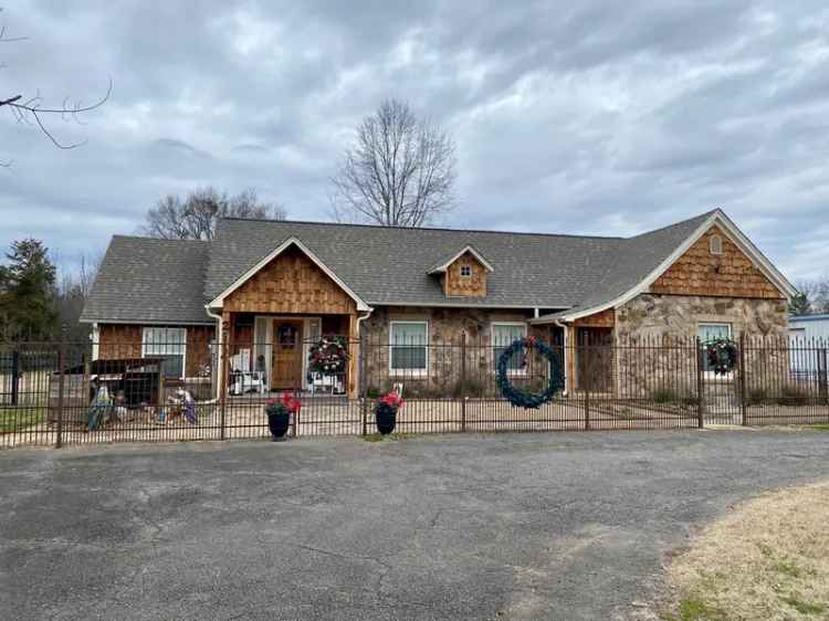 Single-family house For Sale in 2114, West Main Street, Clarksville, Arkansas