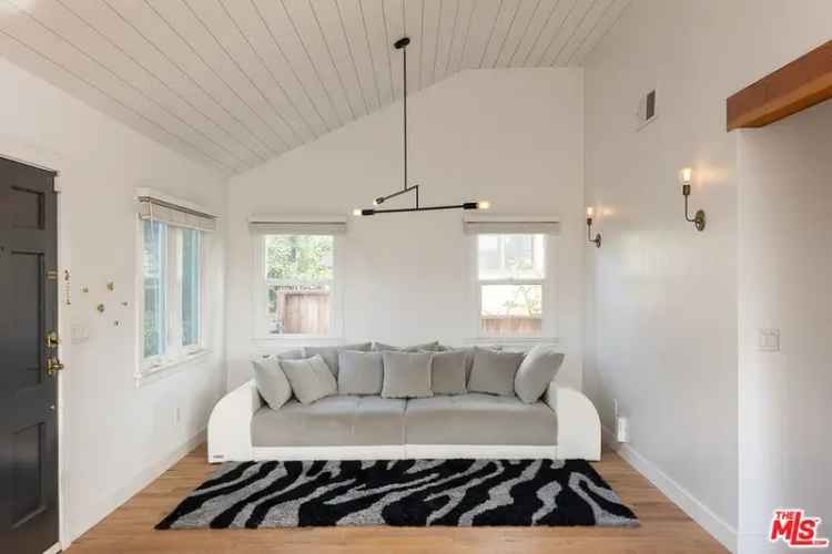 Single-family house For Sale in 1400, Angelus Avenue, Los Angeles, California