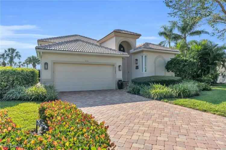 Single-family house For Sale in 27567, Riverbank Drive, Bonita Springs, Florida