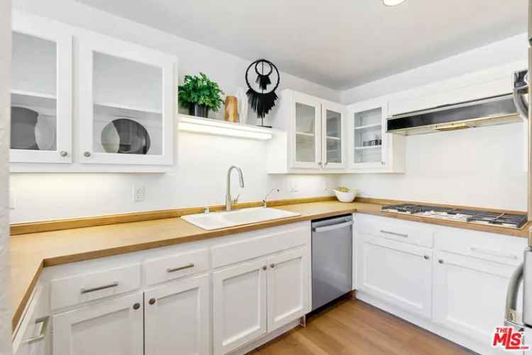 Condo For Sale in 29221, Heathercliff Road, Malibu, California