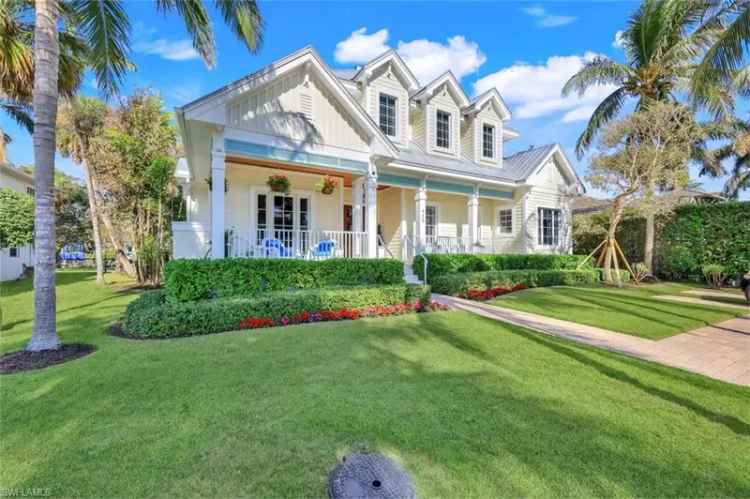 Single-family house For Sale in 455, 13th Avenue South, Naples, Florida