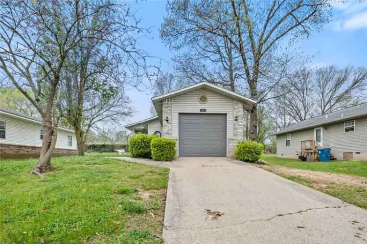 Single-family house For Sale in 1209, Northwest Fillmore Street, Bentonville, Arkansas