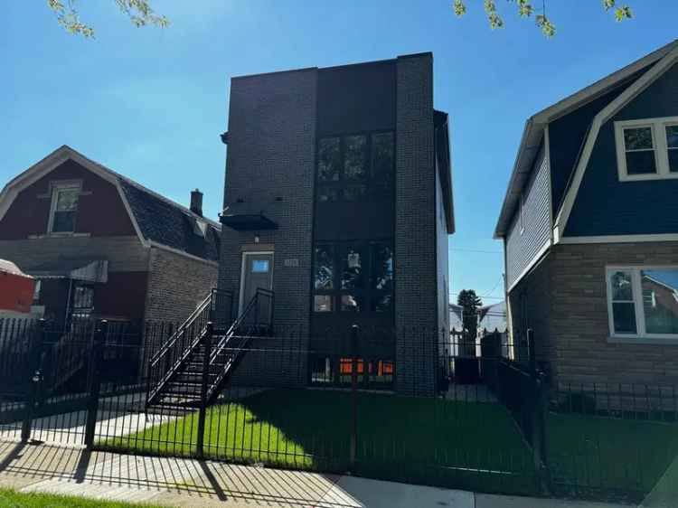 Single-family house For Sale in 1124, North Kedvale Avenue, Chicago, Illinois