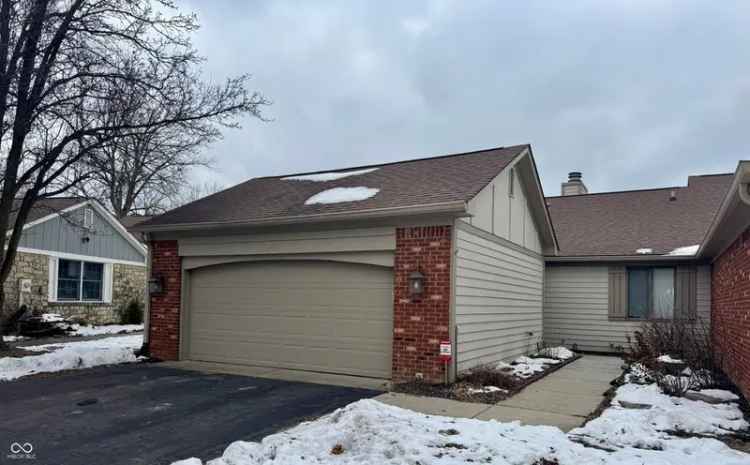 Condo For Sale in 3422, Admiralty Lane, Indianapolis, Indiana