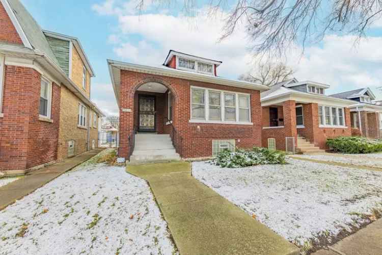 Single-family house For Sale in 8631, South Loomis Boulevard, Chicago, Illinois