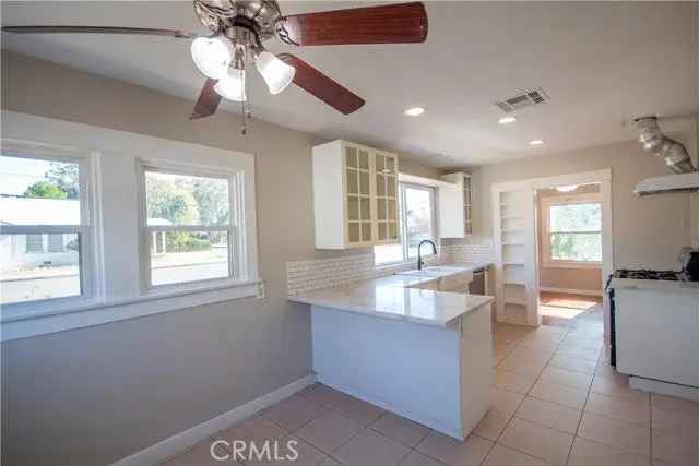 Single-family house For Sale in Bakersfield, California