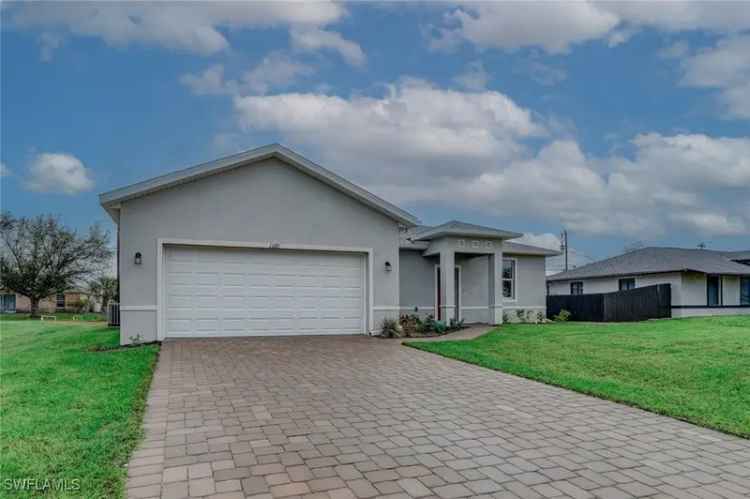 Single-family house For Sale in 1320, Northeast 17th Avenue, Cape Coral, Florida