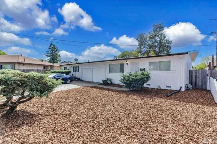 Multi-family house For Sale in 2821, Papago Court, Santa Rosa, California