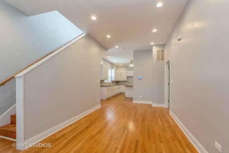 Single-family house For Sale in 9222, South Jeffery Boulevard, Chicago, Illinois