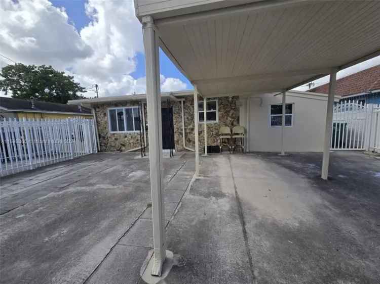 Multi-family house For Sale in 880, Northwest 26th Avenue, Miami, Florida