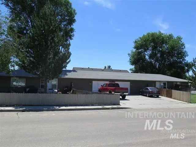 Multi-family house For Sale in 1605, 5th Street North, Nampa, Idaho