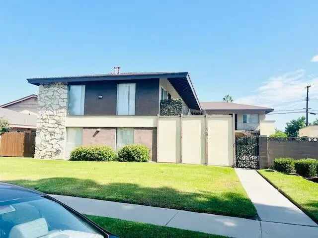 Multi-family house For Sale in 9371, Cellini Avenue, Garden Grove, California