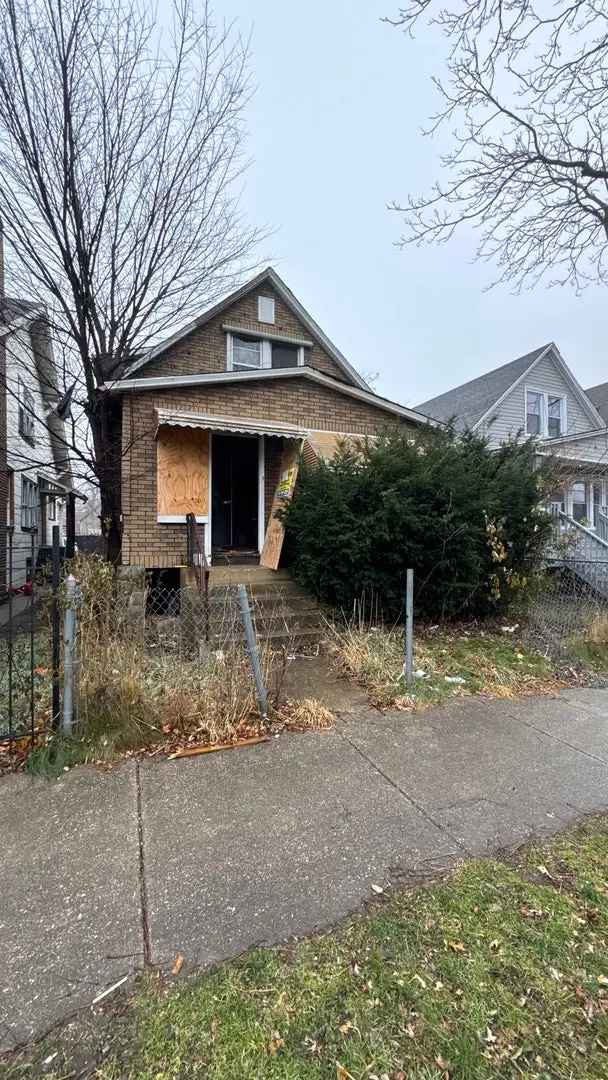 Single-family house For Sale in 11351, South Stewart Avenue, Chicago, Illinois