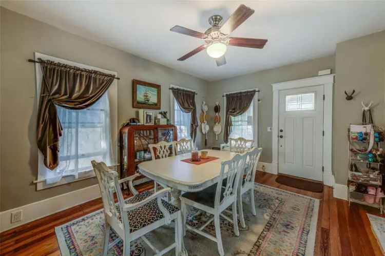 Single-family house For Sale in 615, Grove Street North, Saint Petersburg, Florida