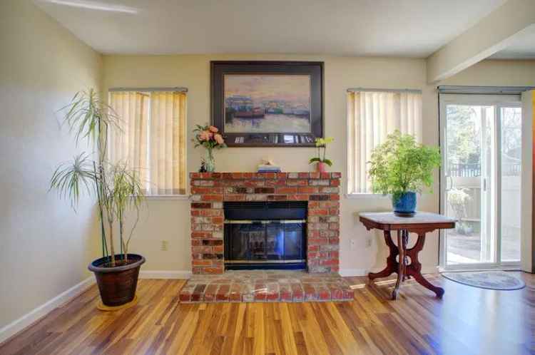 Condo For Sale in 2405, Post Oak Lane, California