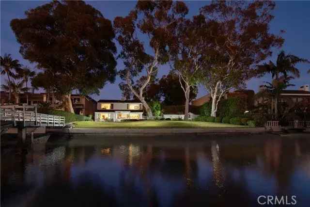 Single-family house For Sale in 20, Harbor Island Road, Newport Beach, California