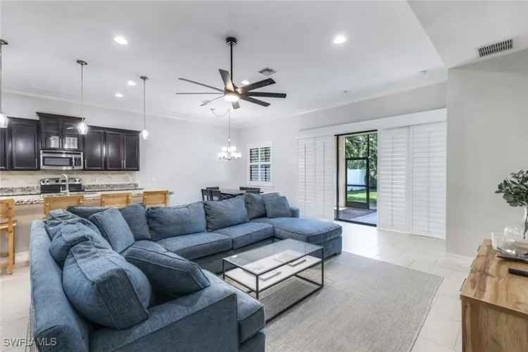 Single-family house For Sale in 11119, Saint Roman Way, Bonita Springs, Florida