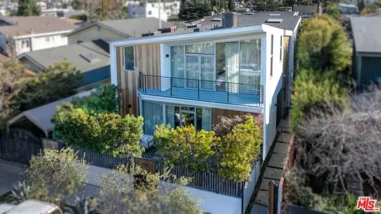 Single-family house For Sale in 758, Sunset Avenue, Los Angeles, California