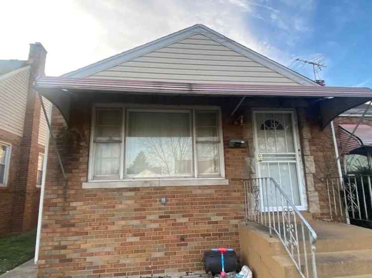 Single-family house For Sale in 386, Paxton Avenue, Calumet City, Illinois