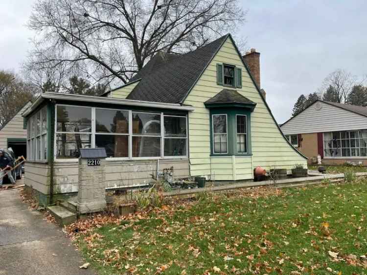 Single-family house For Sale in 2210, Woodlawn Drive, La Porte, Indiana